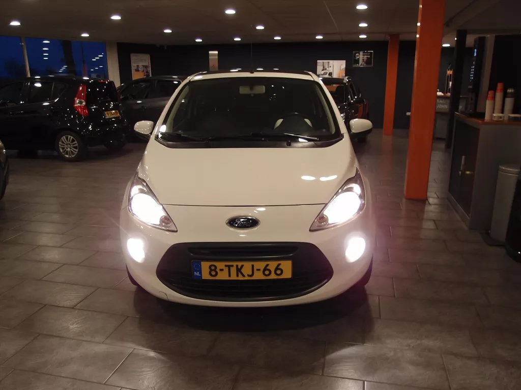 FORD Ka 1.2 69pk Titanium X   met  Panoramadak