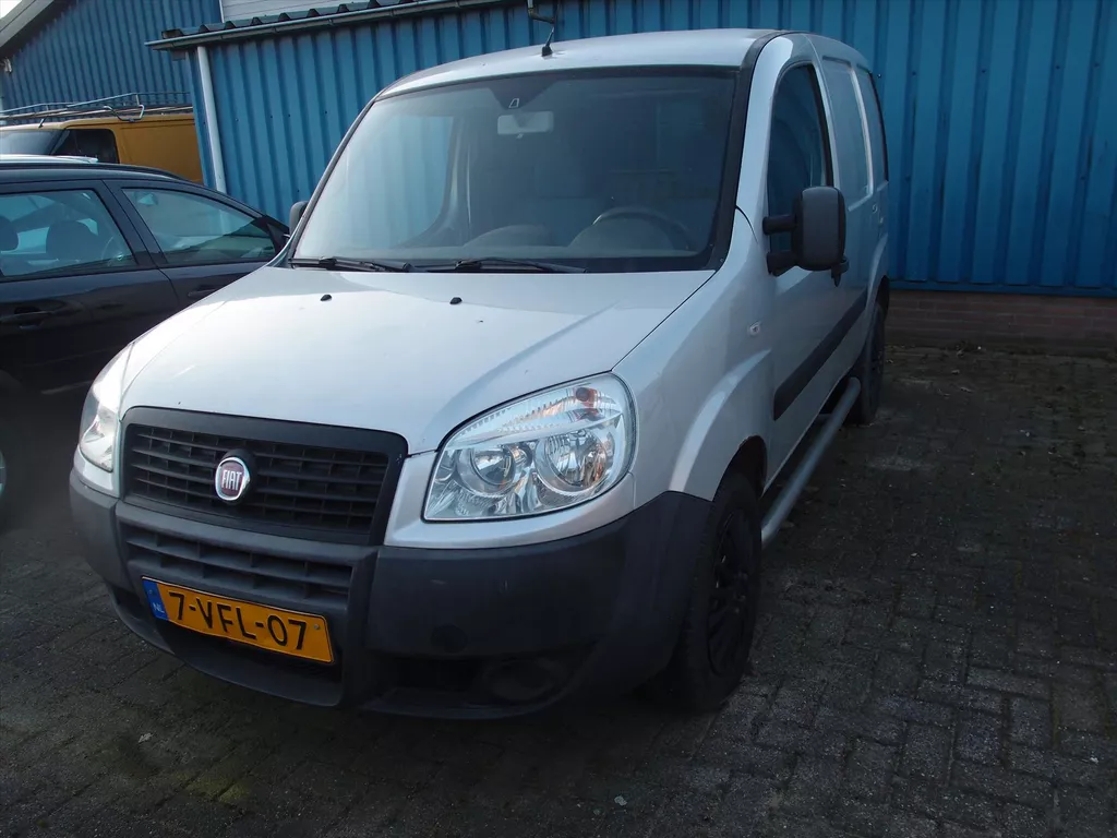 FIAT Doblo 1.3 JTD DPF 500. 2 Achterdeuren. Schuifdeur - R