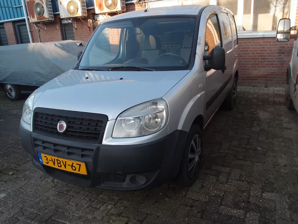 FIAT Doblo .  2 x    .   1.3 JTD  schuifdeur R.  2 Achterdeuren