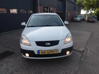 KIA Rio 1.4i -16v  HB    All  Stars  Airco