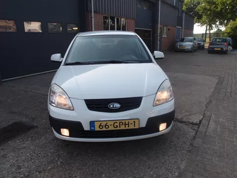 KIA Rio 1.4i -16v  HB    All  Stars  Airco